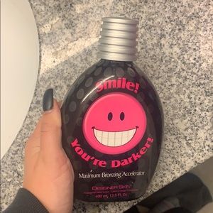Smile! You’re darker! Tanning bronzing lotion